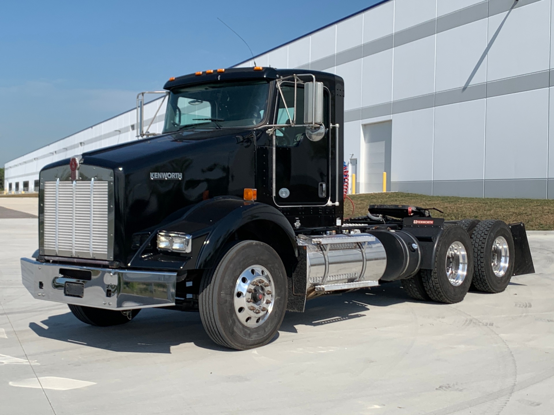 Used 2015 Kenworth T-800 Tandem-Axle Day Cab - CUMMINS ISX 450