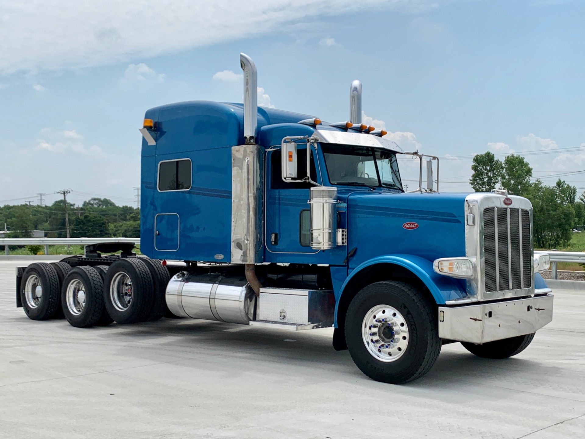 Used-2008-Peterbilt-388-Tri-Axle-Sleeper---Cummins-ISX---625-Horsepower---13-Speed