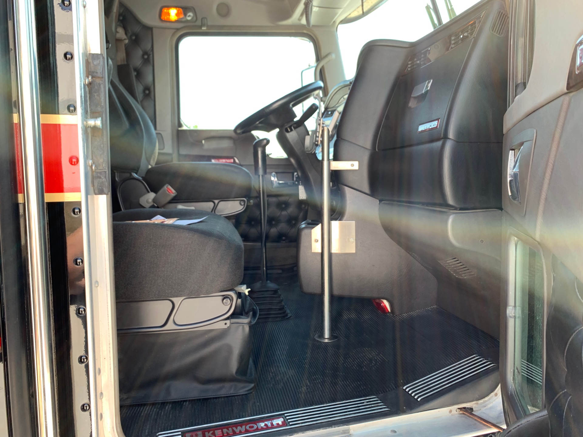 Used-2013-Kenworth-T800-Sleeper-Cab---Cummins-ISX---10-Speed