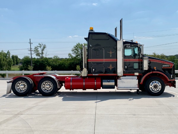Used 2013 Kenworth T800 Sleeper Cab - Cummins ISX - 10 Speed for sale Sold at Chicago Motor Cars in West Chicago IL 60185 4