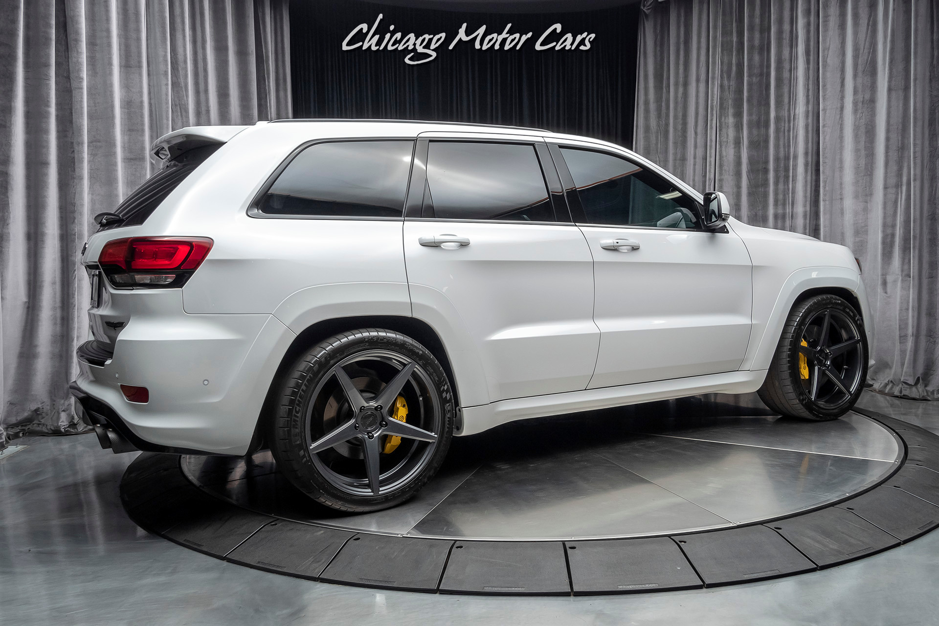 Used-2018-Jeep-Grand-Cherokee-Trackhawk-SUV-707-HP-HARMAN-KARDON-AUDIO-DUAL-PANE-SUNROOF