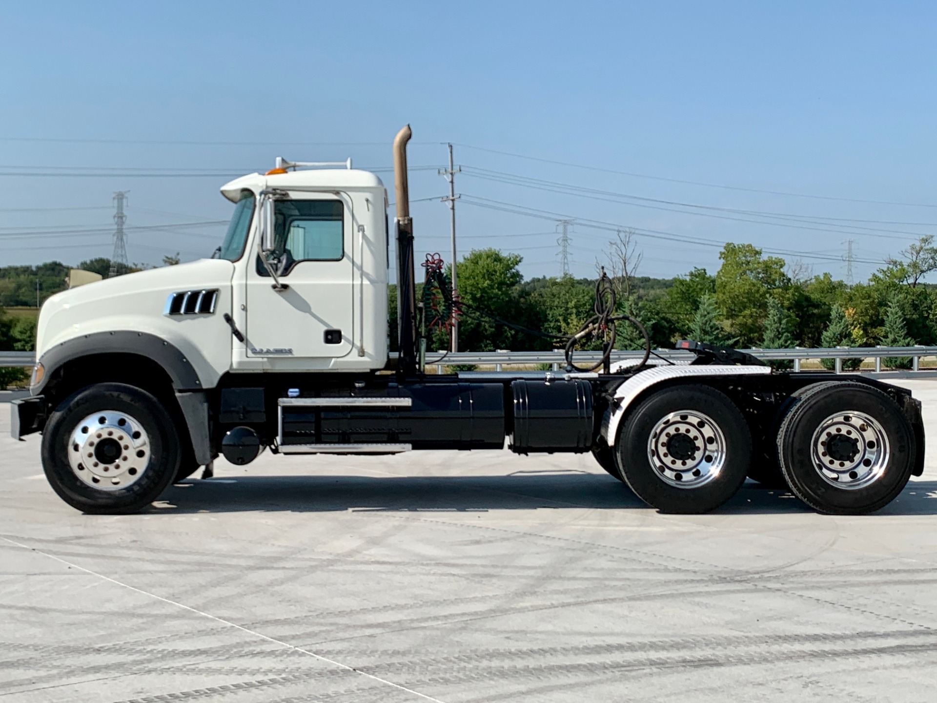 Used-2015-MACK-GU-713-Day-Cab