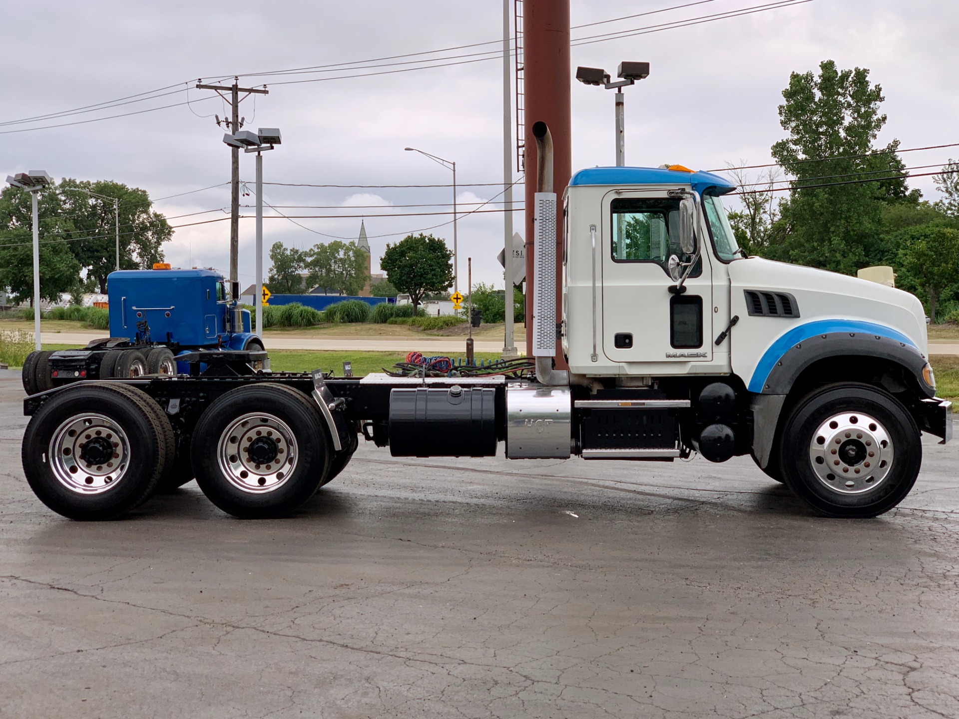 Used-2015-MACK-GU-713-Day-Cab---Mack-MP7-405-HP---10-Speed-Manual