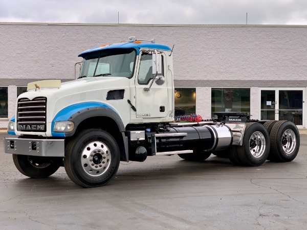 Used 2015 MACK GU 713 Day Cab - Mack MP7 405 HP - 10 Speed Manual for sale Sold at Chicago Motor Cars in West Chicago IL 60185 1