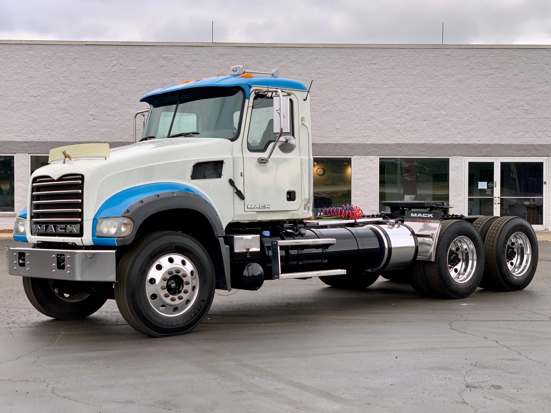 Used-2015-MACK-GU-713-Day-Cab---Mack-MP7-405-HP---10-Speed-Manual