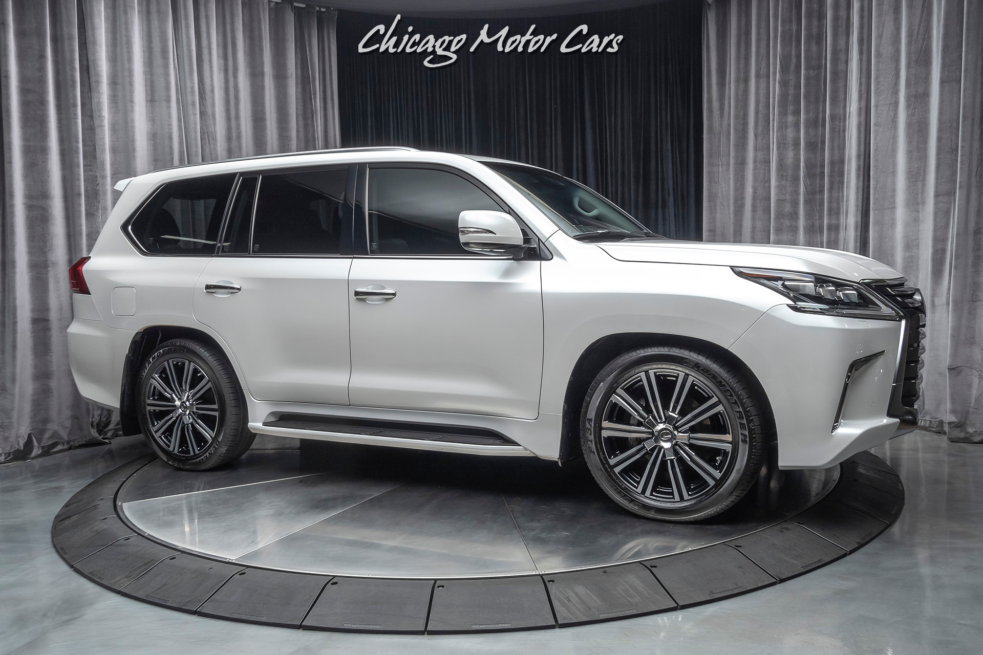 Used-2019-Lexus-LX570-Three-Row-SUV-LUXURY-PACKAGE-MARK-LEVINSON-AUDIO-11K-MILES