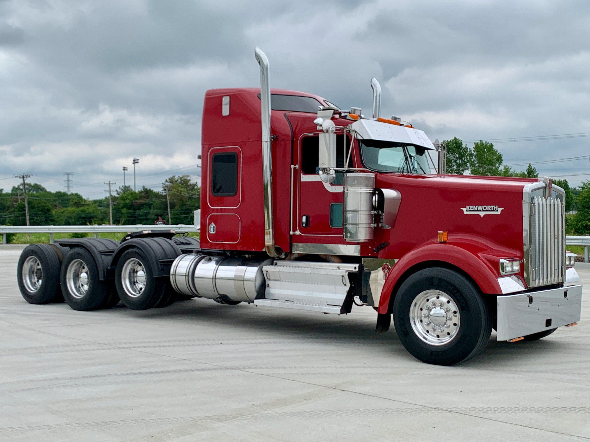 Used-2010-Kenworth-W900-Tri-Axle-Sleeper---ISX-525hp---18-Speed---RECENT-OVERHAUL