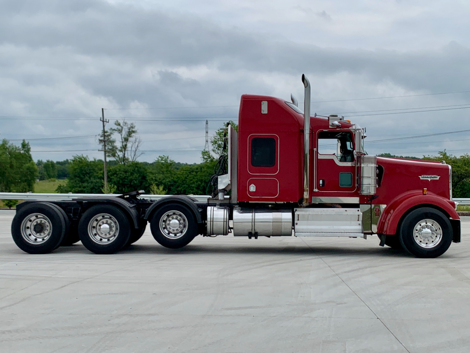 Used-2010-Kenworth-W900-Tri-Axle-Sleeper---ISX-525hp---18-Speed---RECENT-OVERHAUL