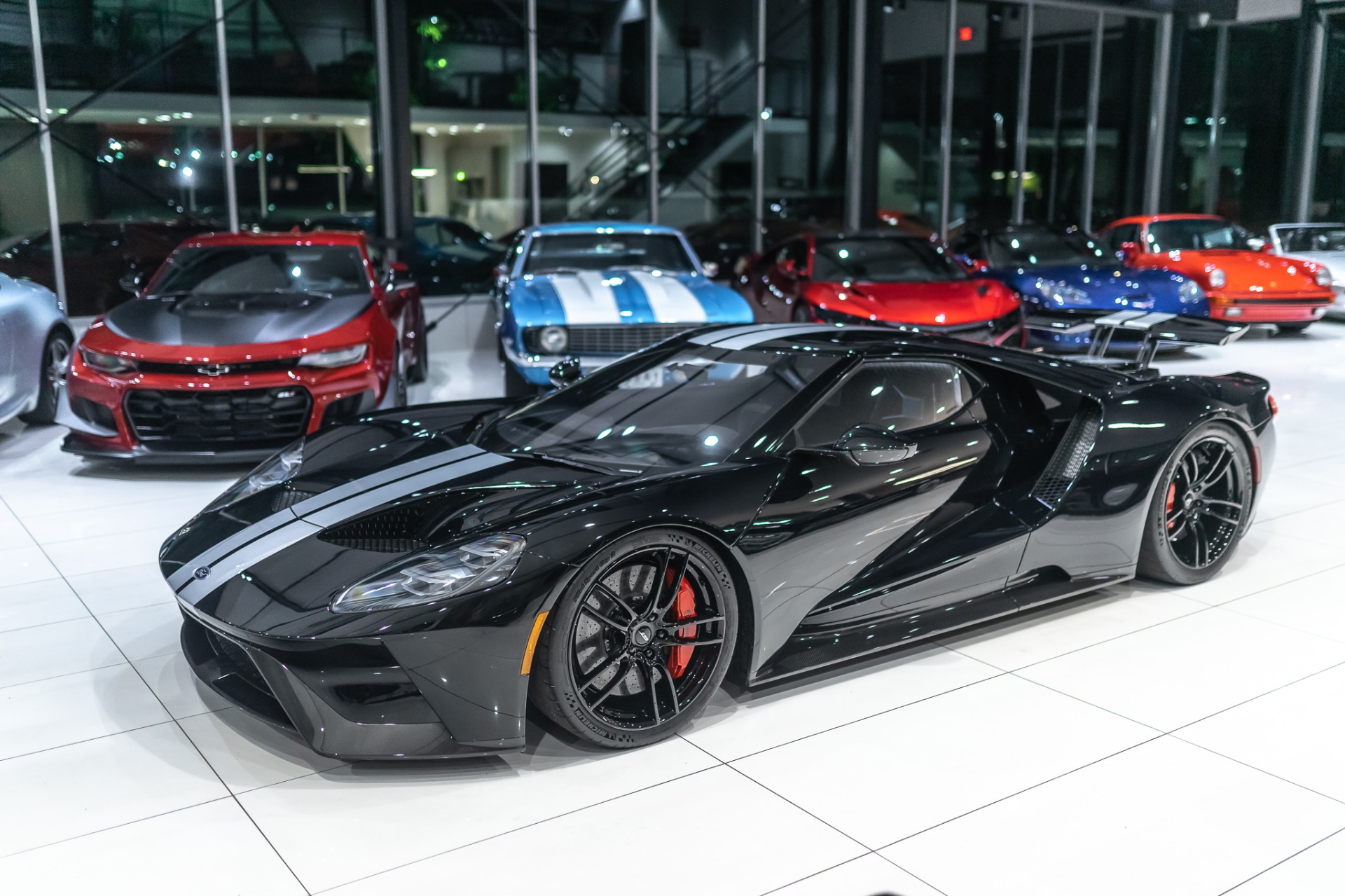 Used-2018-Ford-GT-Coupe-GLOSS-CARBON-FIBER-180-MILES-COLLECTOR-QUALITY