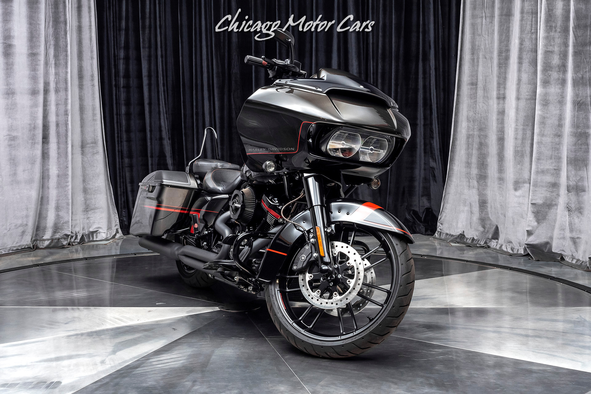 Used-2018-Harley-Davidson-CVO-ROAD-GLIDE-CVO-S-S-128-CI---BAKER-GRUDGE-BOX-INCREDIBLE