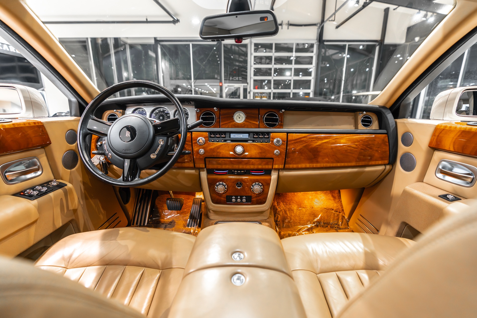 Used-2004-Rolls-Royce-Phantom-Sedan-GORGEOUS-Spec-LOW-Miles-Theater-Config-Indiv-Seats-MSRP-340K