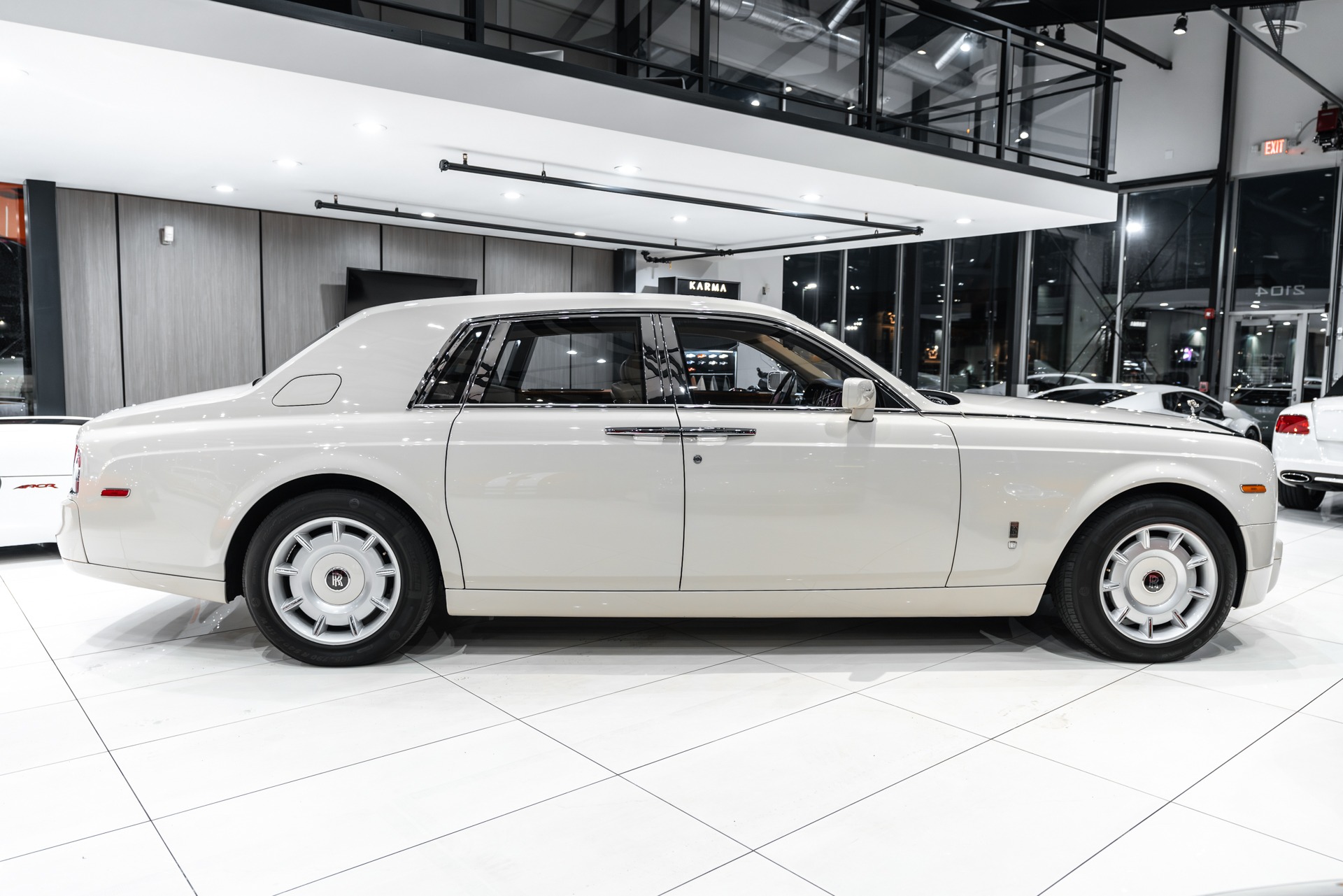 Used-2004-Rolls-Royce-Phantom-Sedan-GORGEOUS-Spec-LOW-Miles-Theater-Config-Indiv-Seats-MSRP-340K