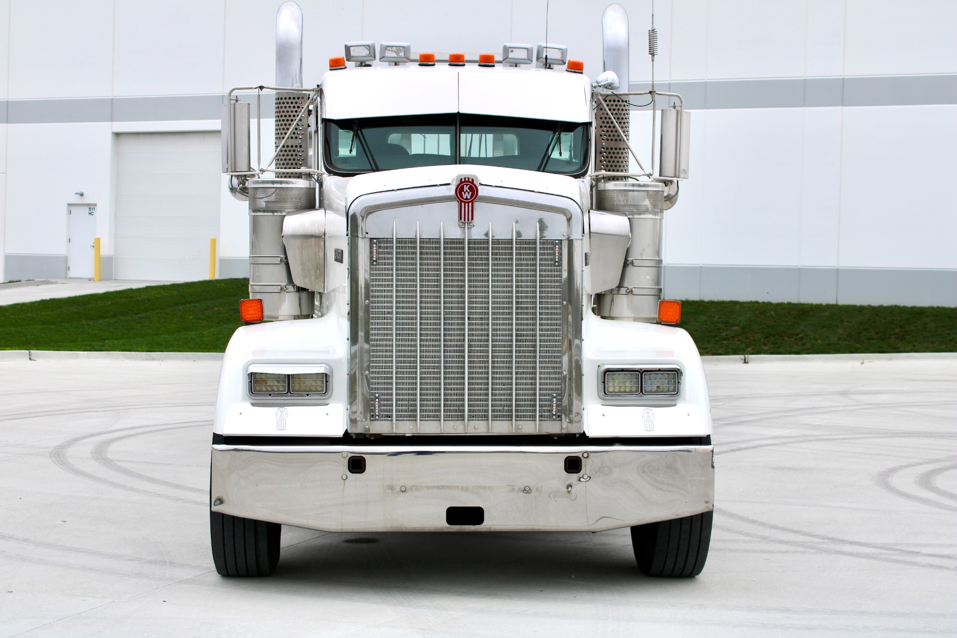 Used-2010-Kenworth-W900-Tri-Axle-Heavy-Haul-Day-Cab---Cummins-ISX-485HP