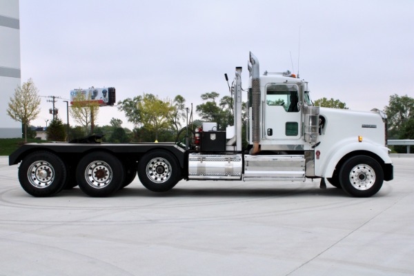 Used 2010 Kenworth W900 Tri-Axle Heavy Haul Day Cab - Cummins ISX 485HP for sale Sold at Chicago Motor Cars in West Chicago IL 60185 4