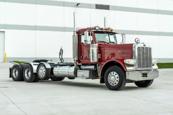 Used 2009 Peterbilt 389 Day Cab - GLIDER!! - Steerable Tri-Axle - Cummins - 500hp for sale Sold at Chicago Motor Cars in West Chicago IL 60185 3
