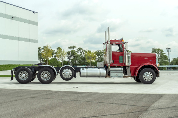 Used-2009-Peterbilt-389-Day-Cab---GLIDER---Steerable-Tri-Axle---Cummins---500hp