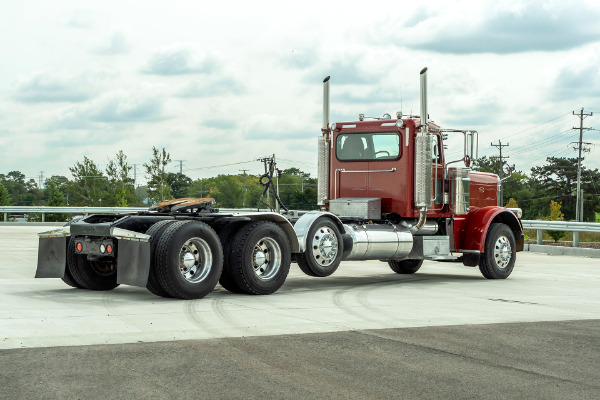 Used-2009-Peterbilt-389-Day-Cab---GLIDER---Steerable-Tri-Axle---Cummins---500hp