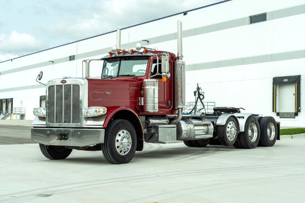 Used 2009 Peterbilt 389 Day Cab - GLIDER!! - Steerable Tri-Axle - Cummins - 500hp for sale Sold at Chicago Motor Cars in West Chicago IL 60185 1