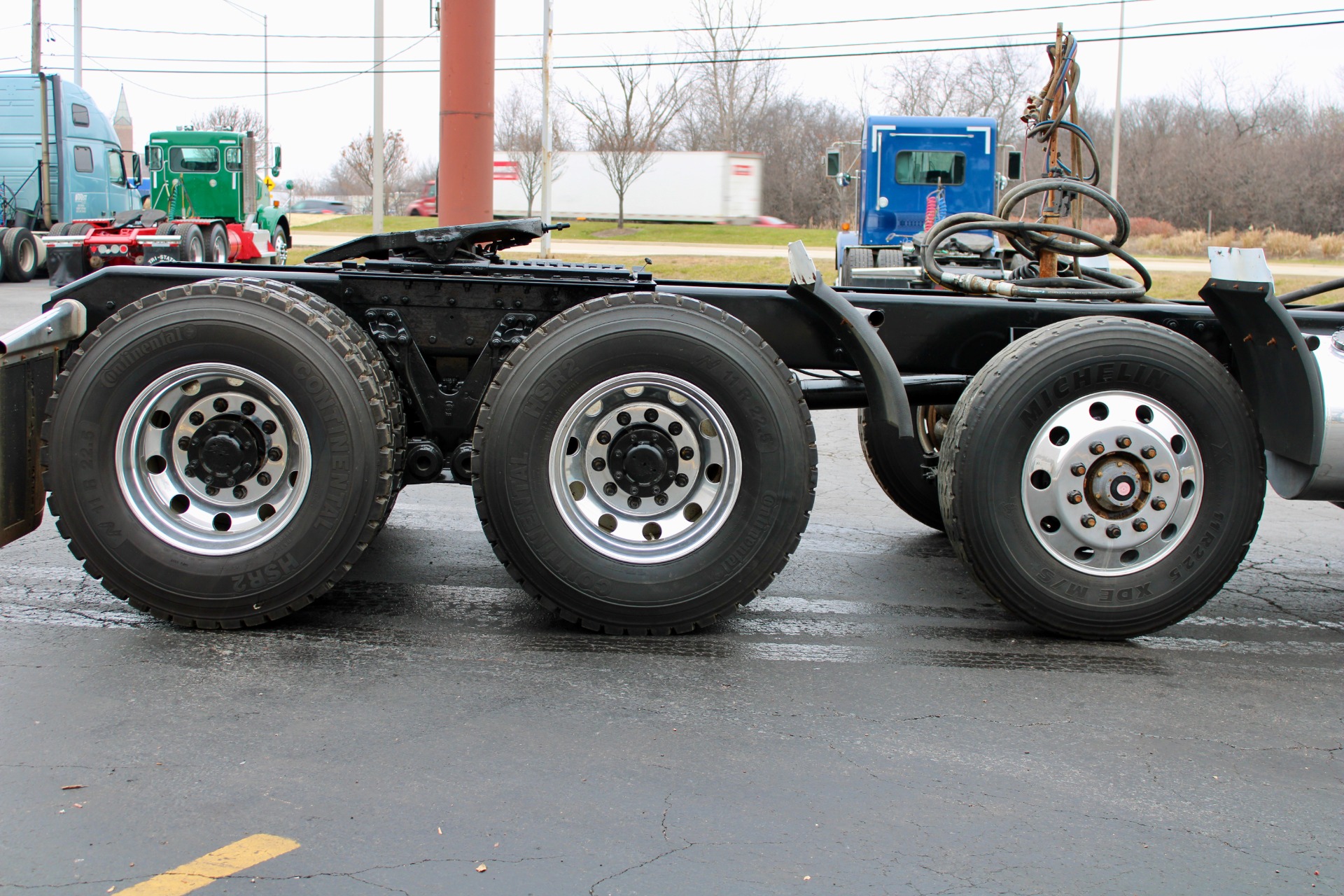 Used-2005-Kenworth-W900B-Tri-Axle-Day-Cab---Cummins-ISX---STEERABLE-3RD-AXLE