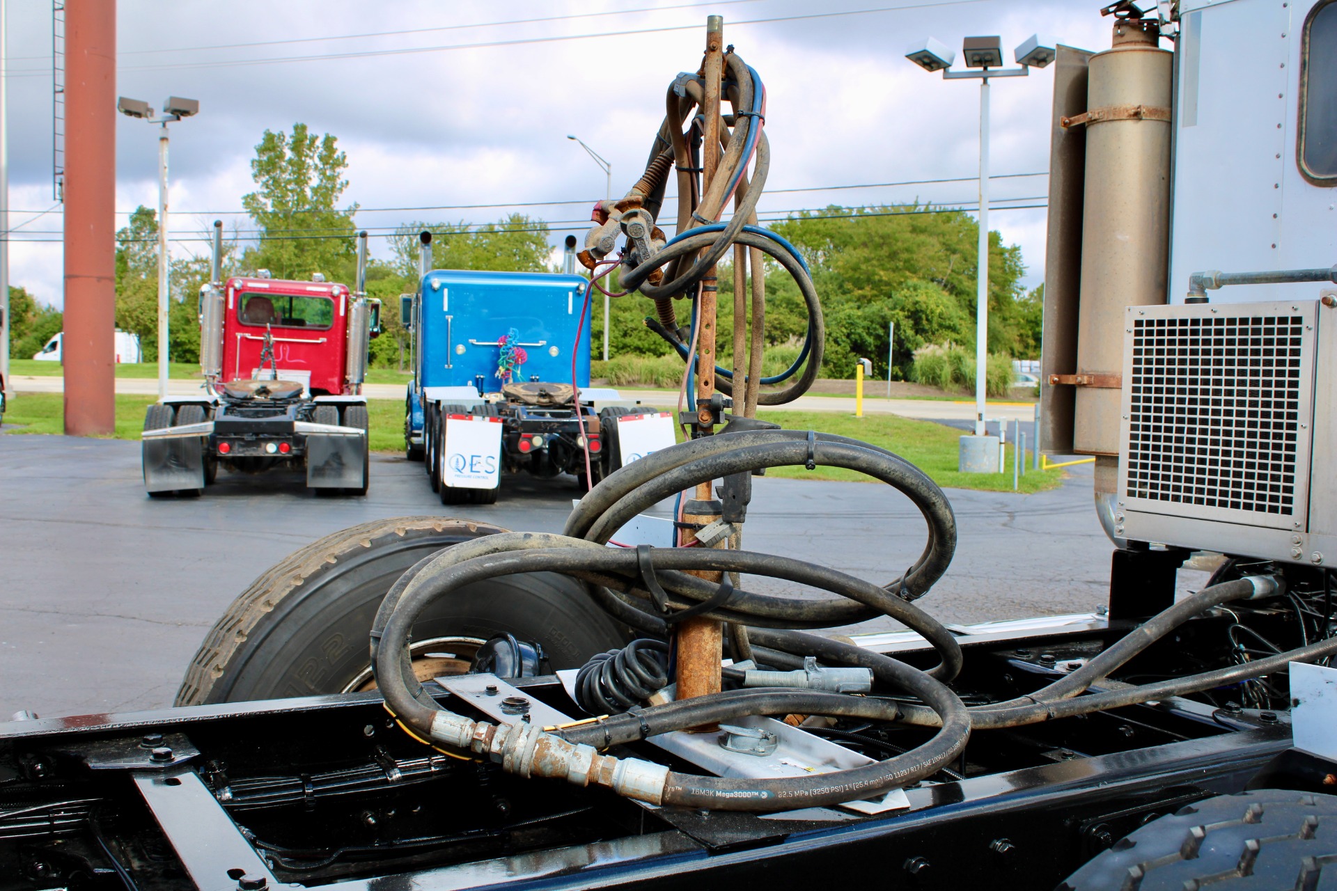 Used-2005-Kenworth-W900B-Tri-Axle-Day-Cab---Cummins-ISX---STEERABLE-3RD-AXLE