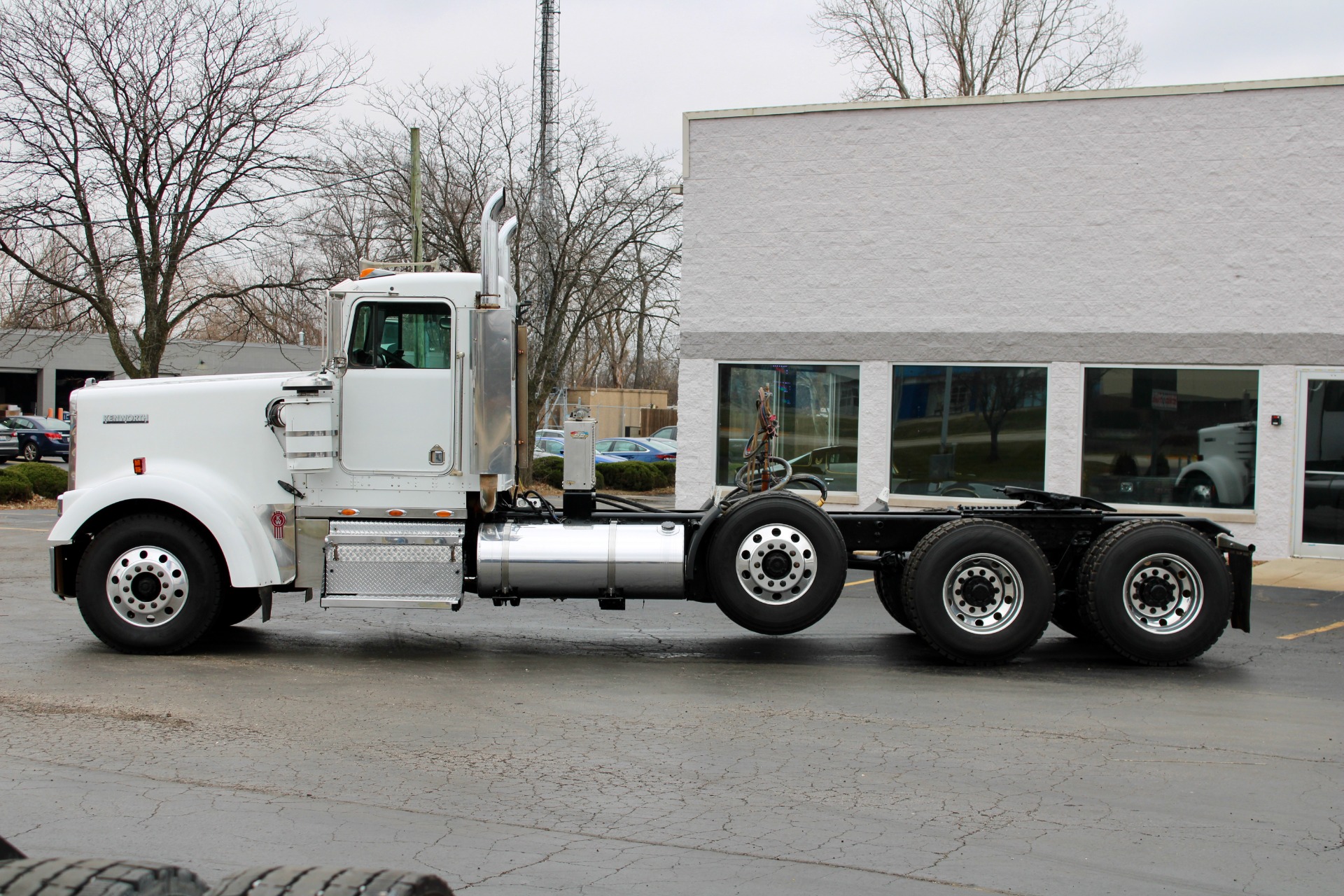 Used-2005-Kenworth-W900B-Tri-Axle-Day-Cab---Cummins-ISX---STEERABLE-3RD-AXLE