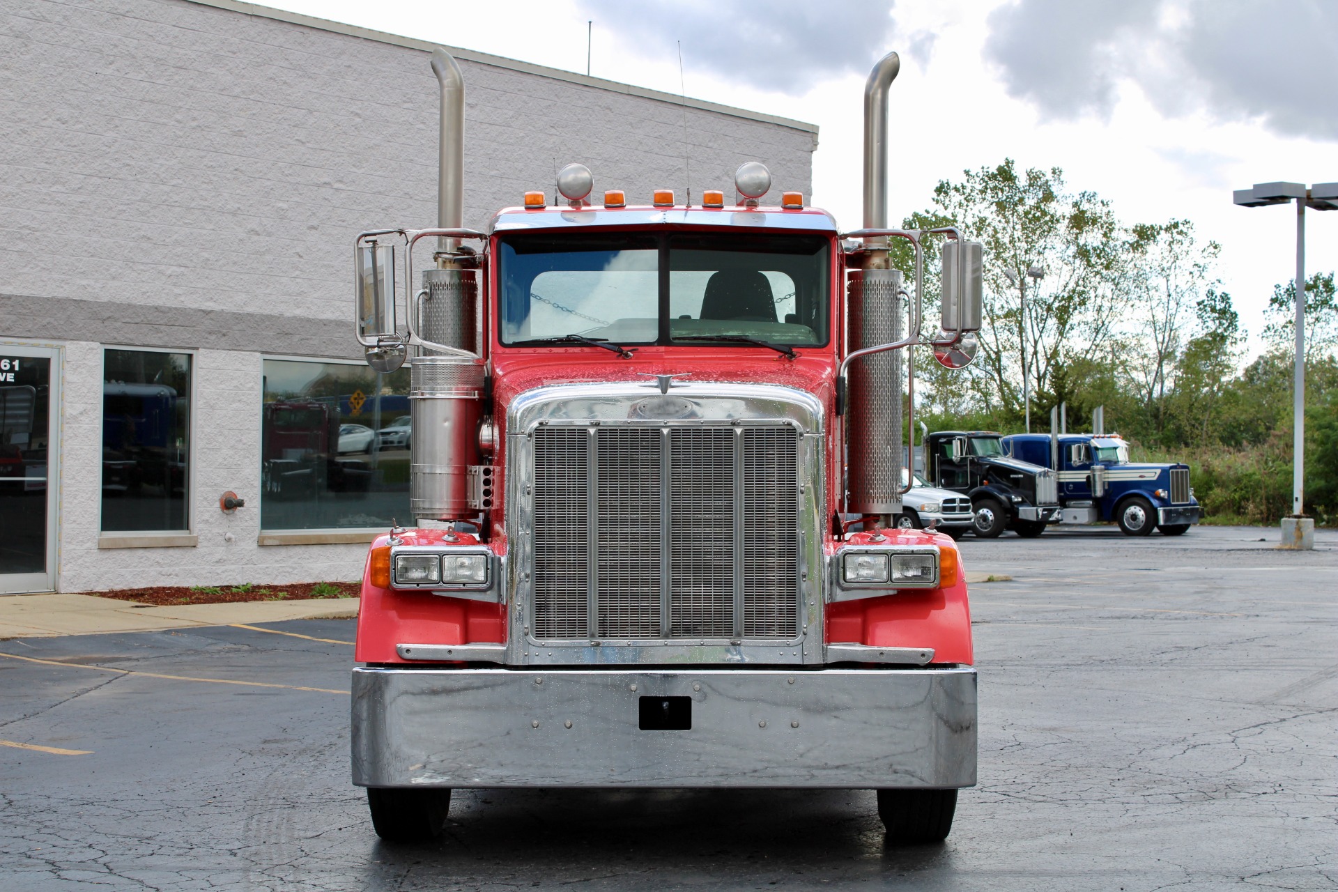 Used-2007-Peterbilt-378-Day-Cab-with-Steerable-Tri-Axle---Cat-C13