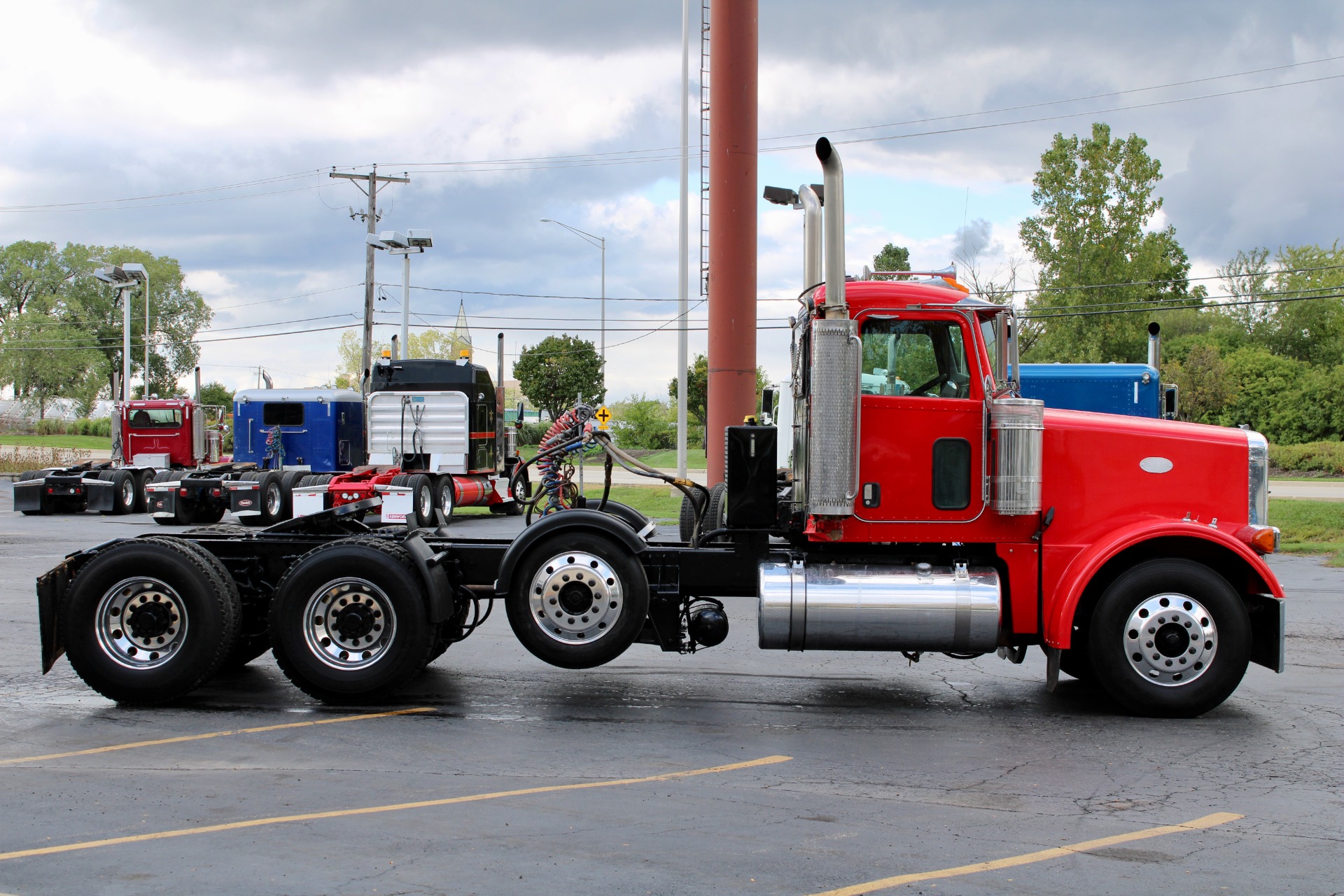 Used-2007-Peterbilt-378-Day-Cab-with-Steerable-Tri-Axle---Cat-C13