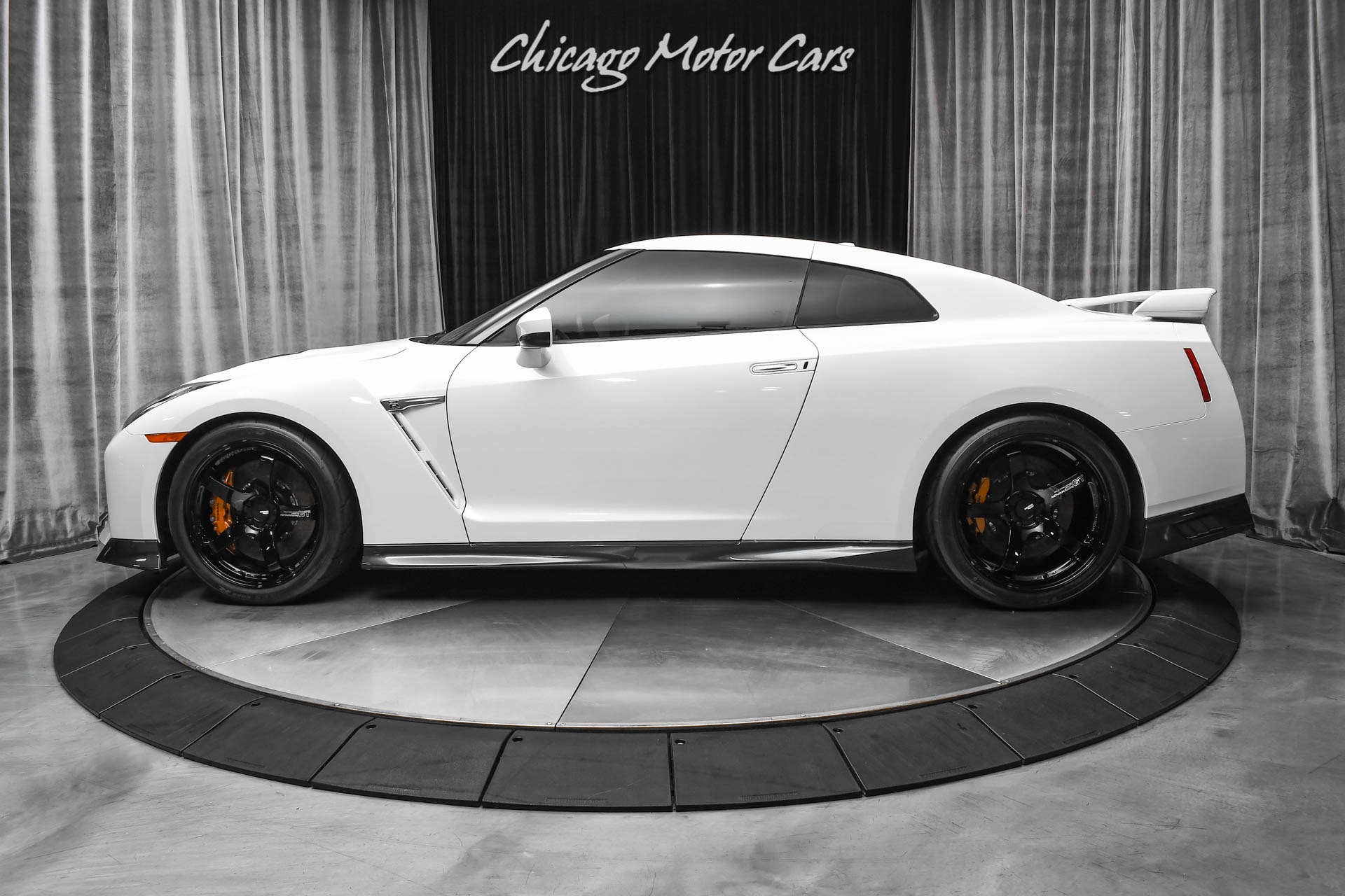 Used-2017-Nissan-GT-R-Premium-Coupe-840WHP-RARE-COLOR-COMBO