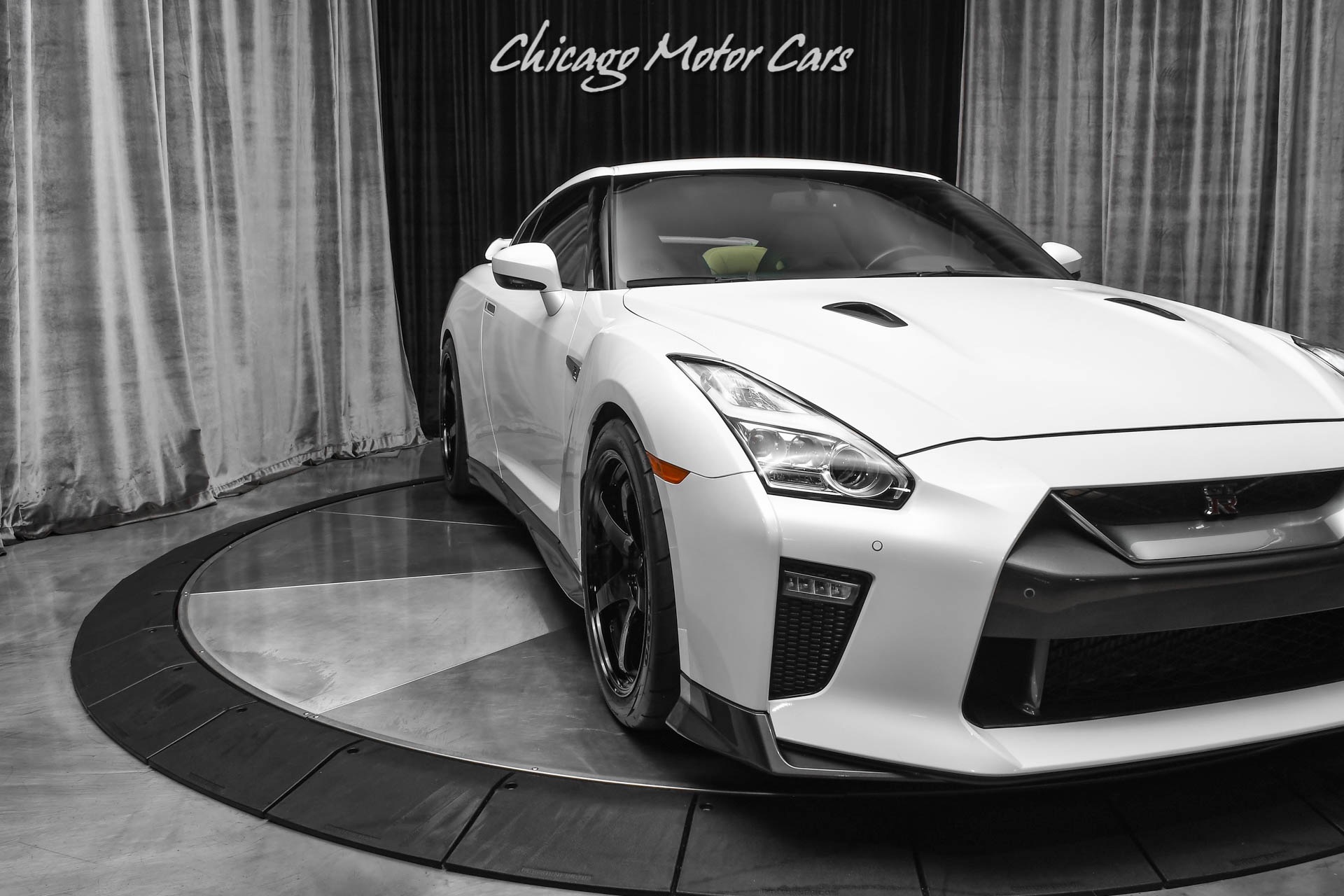 Used-2017-Nissan-GT-R-Premium-Coupe-840WHP-RARE-COLOR-COMBO