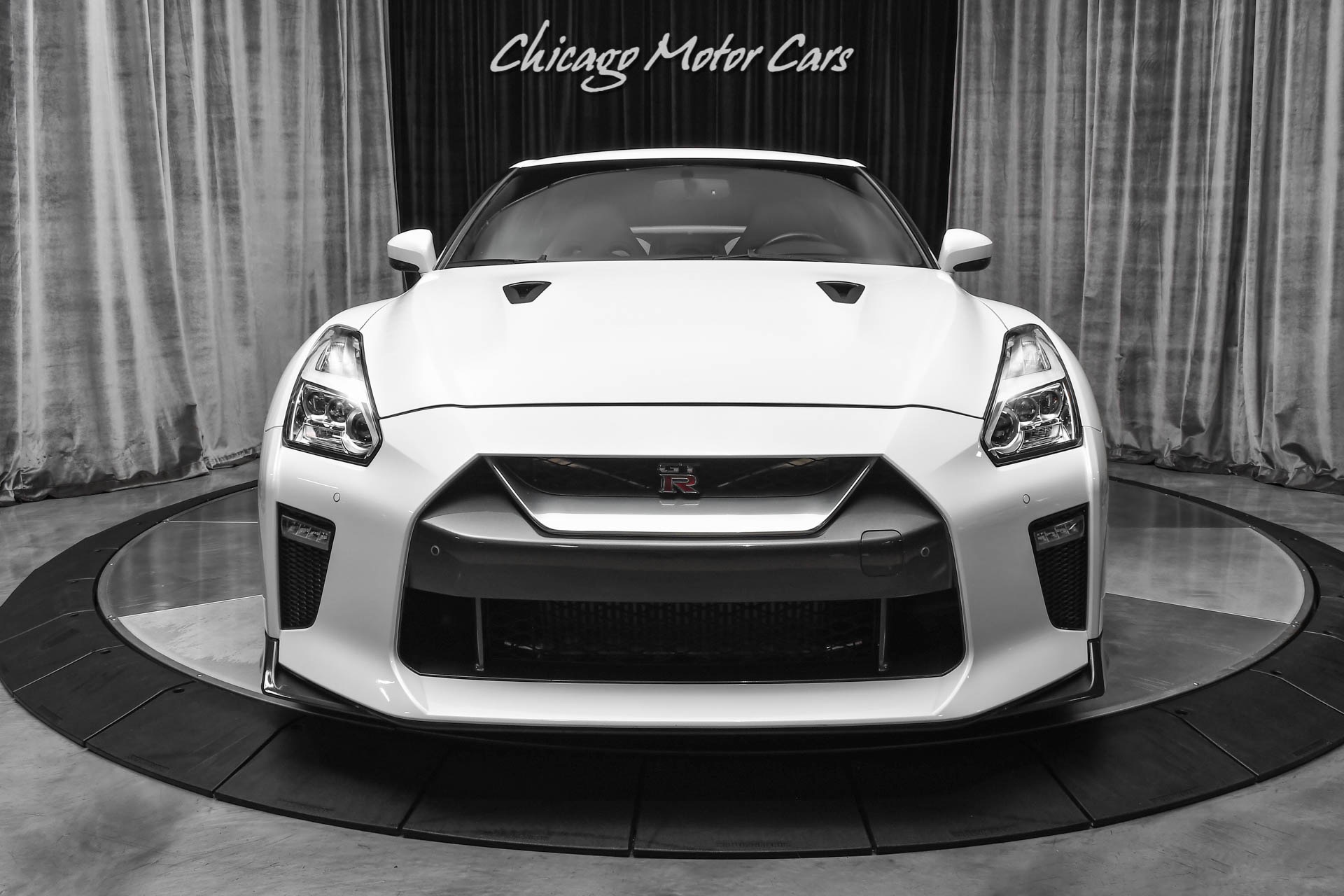 Used-2017-Nissan-GT-R-Premium-Coupe-840WHP-RARE-COLOR-COMBO