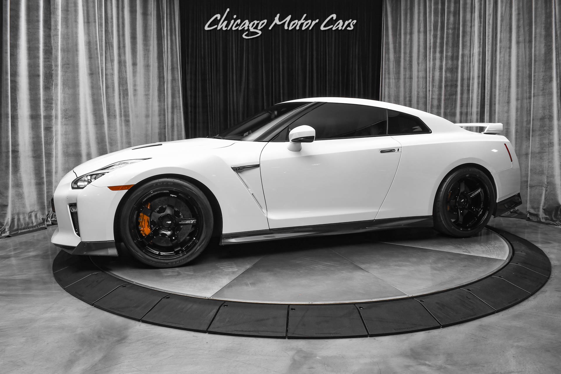 Used-2017-Nissan-GT-R-Premium-Coupe-840WHP-RARE-COLOR-COMBO