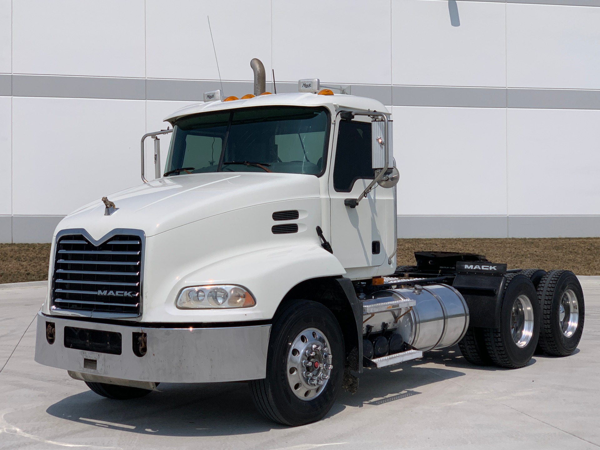 Used-2008-Mack-CXU-613-Day-Cab---Mack-MP8---8-Speed---VERY-CLEAN