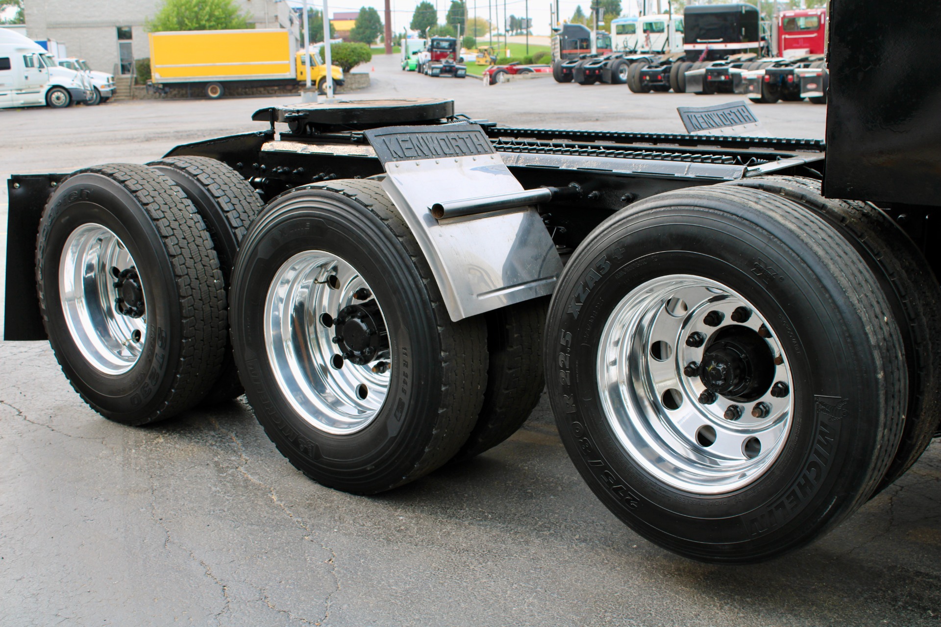 Used-2009-Kenworth-T800-Sleeper-Tri-Axle-Heavy-Haul---Cummins-ISX-550hp--EXTENSIVE-SERVICE