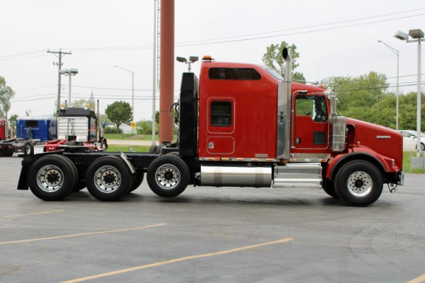 Used 2009 Kenworth T800 Sleeper Tri-Axle Heavy Haul - Cummins ISX 550hp- EXTENSIVE SERVICE! for sale Sold at Chicago Motor Cars in West Chicago IL 60185 4