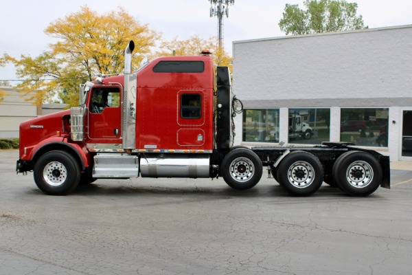 Used-2009-Kenworth-T800-Sleeper-Tri-Axle-Heavy-Haul---Cummins-ISX-550hp--EXTENSIVE-SERVICE