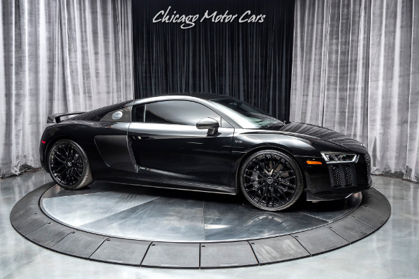 Used 2017 Audi R8 5.2 quattro V10 Plus MSRP $204K+ DIAMOND STITCH! B&O SOUND! for sale Sold at Chicago Motor Cars in West Chicago IL 60185 6