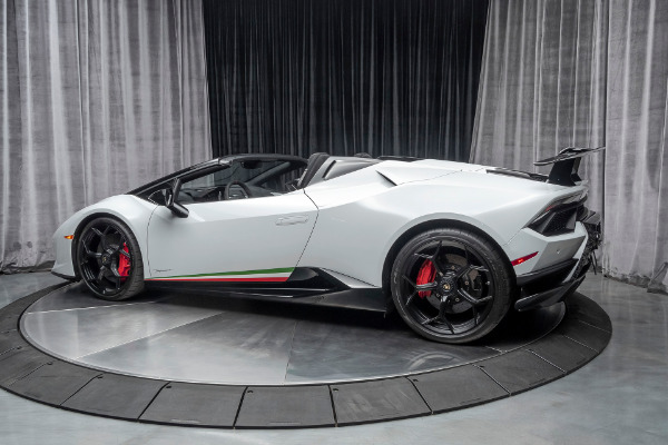 Used 2018 Lamborghini Huracan LP640-4 Performante Spyder - Original MSRP $359k+ LOADED w/FACTORY OPTIONS! for sale Sold at Chicago Motor Cars in West Chicago IL 60185 3