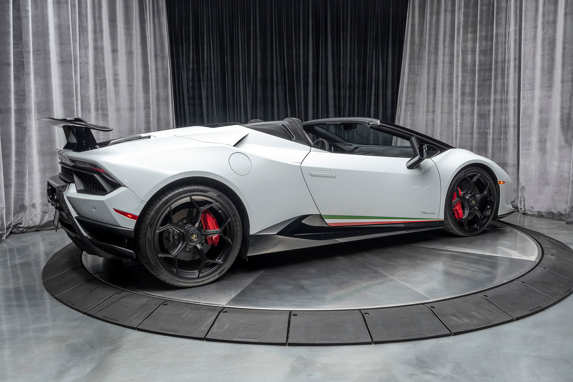 Used-2018-Lamborghini-Huracan-LP640-4-Performante-Spyder---Original-MSRP-359k-LOADED-wFACTORY-OPTIONS