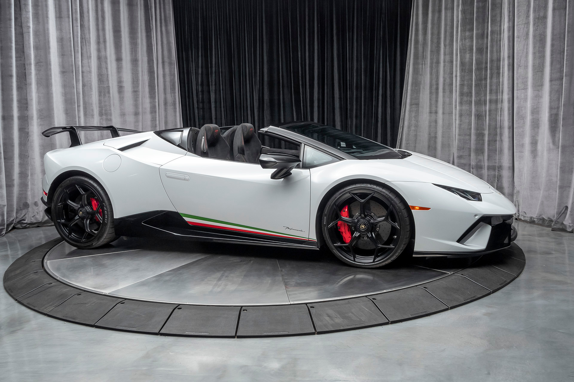 Used-2018-Lamborghini-Huracan-LP640-4-Performante-Spyder---Original-MSRP-359k-LOADED-wFACTORY-OPTIONS