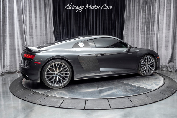 Used 2017 Audi R8 5.2 quattro V10 Plus Coupe CARBON FIBER! 20-INCH WHEELS! for sale Sold at Chicago Motor Cars in West Chicago IL 60185 5