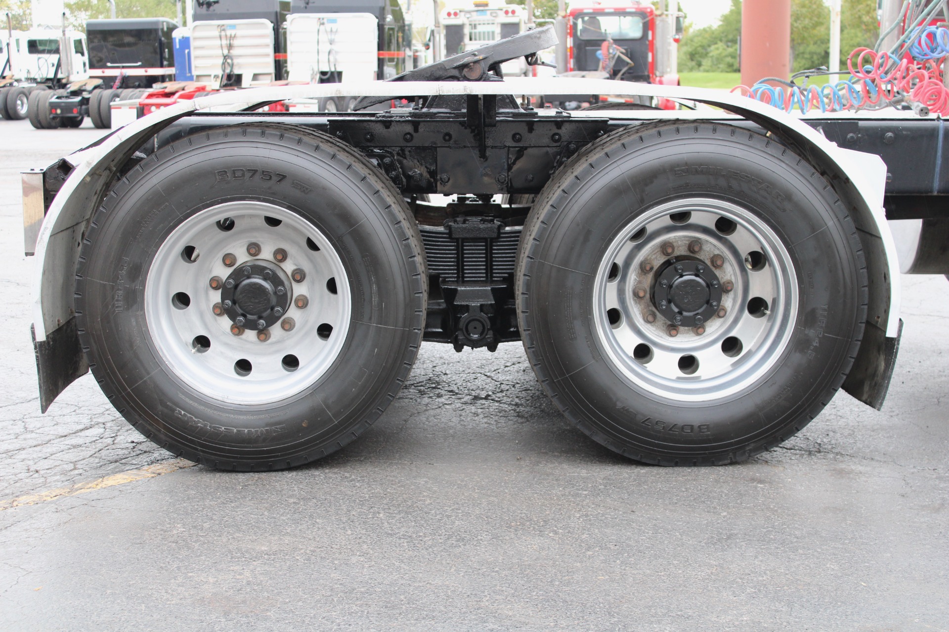 Used-2007-Kenworth-W900-Day-Cab---Cummins-ISX-565-HP---Wet-Kit---Double-Frame