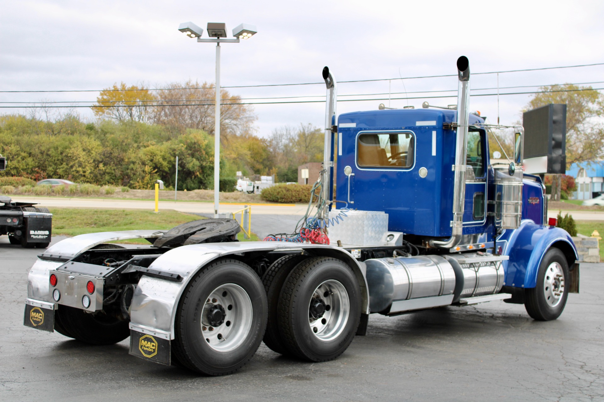 Used-2007-Kenworth-W900-Day-Cab---Cummins-ISX-565-HP---Wet-Kit---Double-Frame