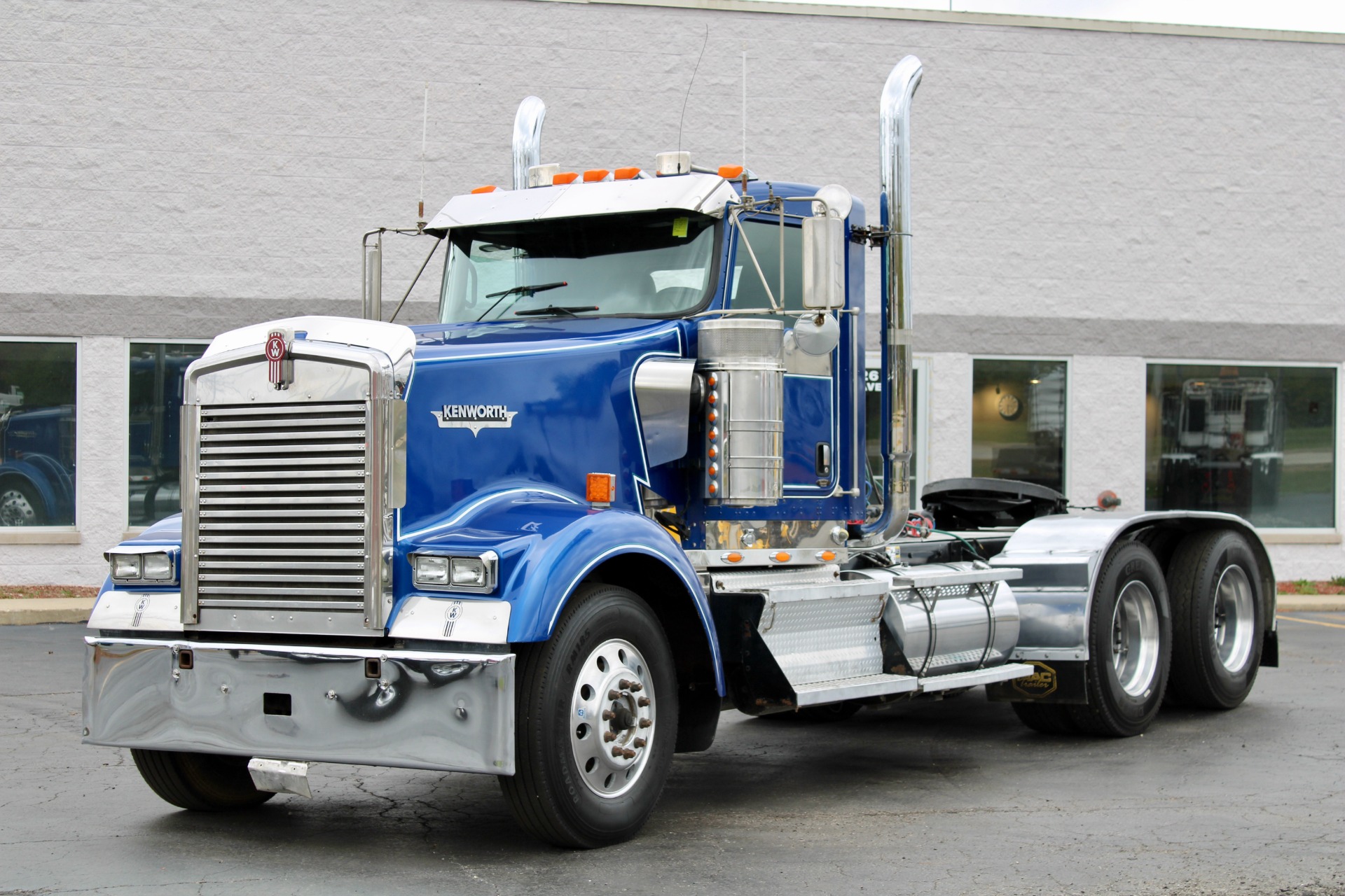 Used-2007-Kenworth-W900-Day-Cab---Cummins-ISX-565-HP---Wet-Kit---Double-Frame