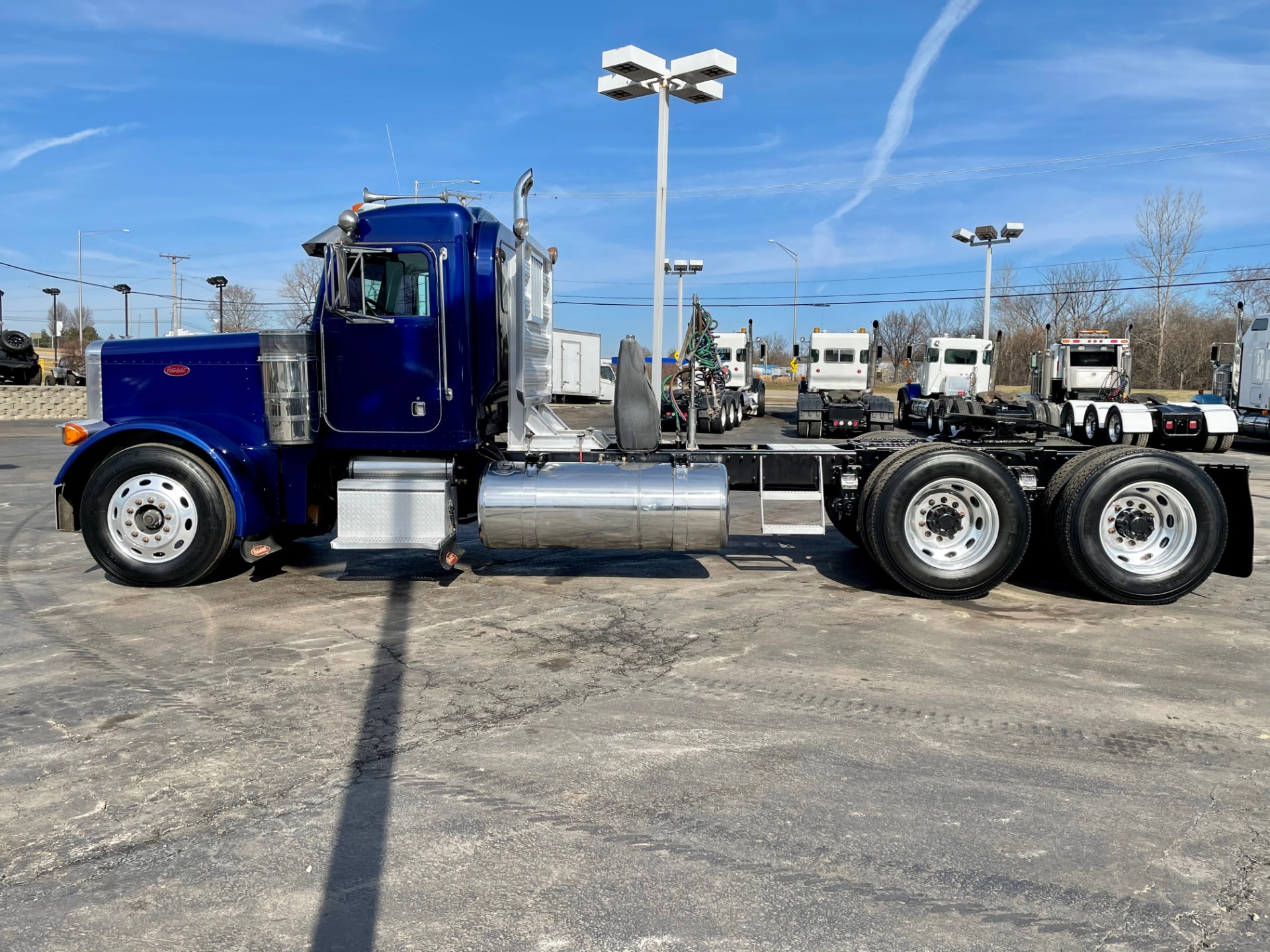 Used-1999-Peterbilt-379-Day-Cab---CAT-DIESEL---10-Speed-Manual