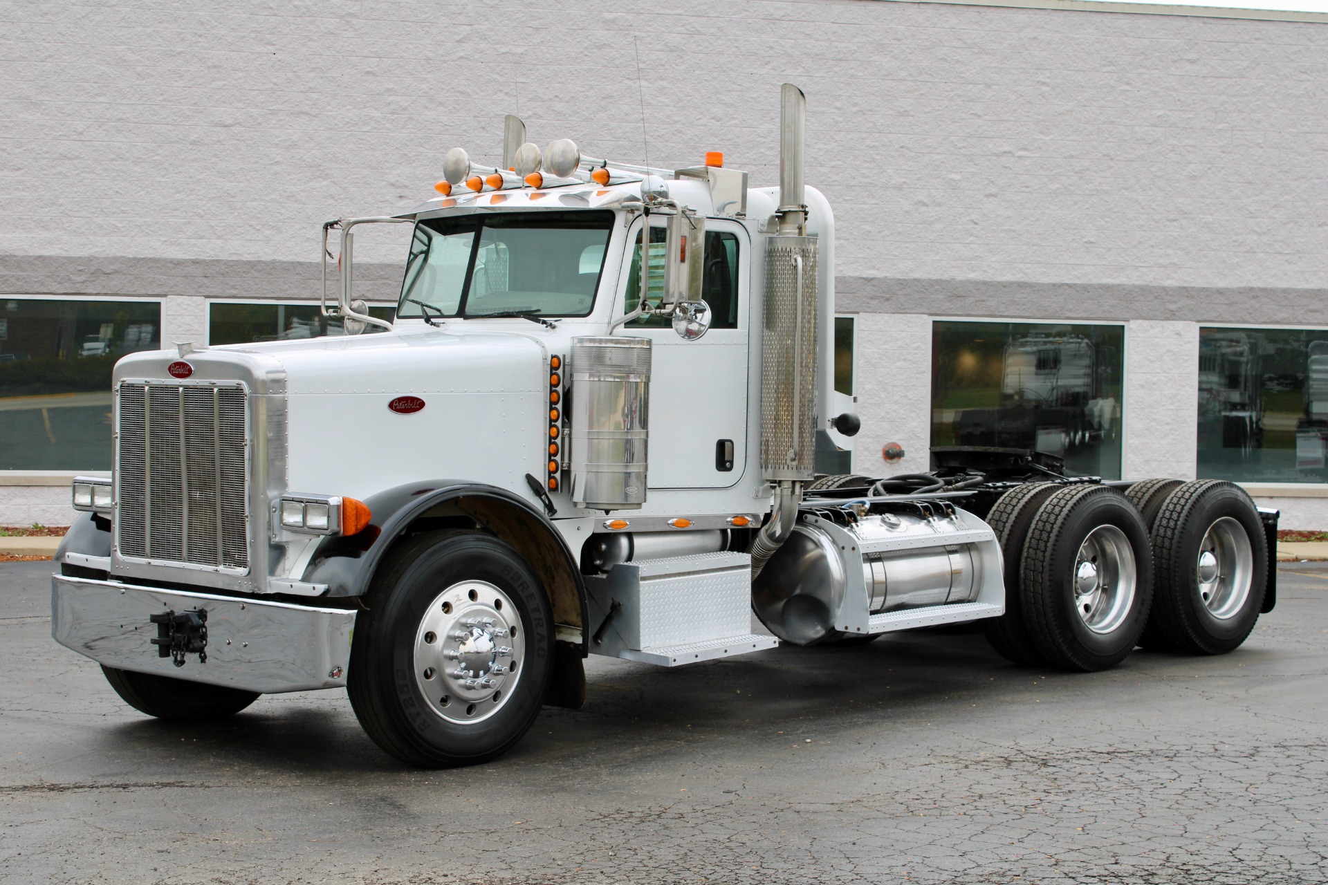 Used-2006-Peterbilt-379-Day-Cab---C15-ACERT---550-Horsepower-Double-Frame