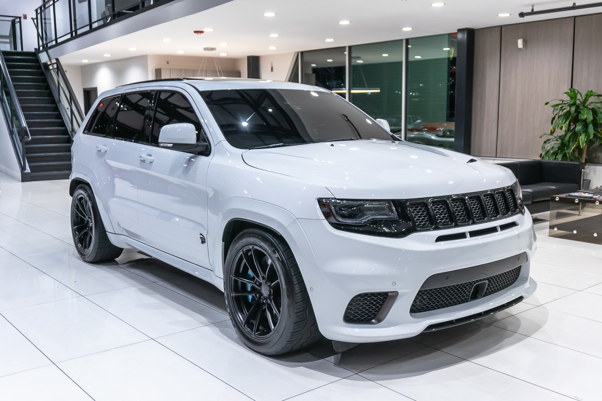 Used-2018-Jeep-Grand-Cherokee-TRACKHAWK-PERFORMANCE-UPGRADES-FLEX-FUEL-1100HP-PANO-HARMAN-KARDON