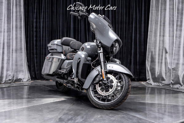 Used-2018-Harley-Davidson-FLHXSE-CVO-Street-Glide-10k-in-Upgrades