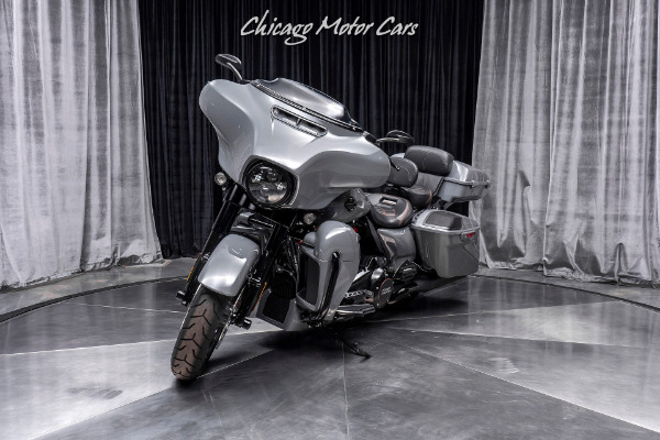 Used 2018 Harley Davidson FLHXSE CVO Street Glide $10k+ in Upgrades! for sale Sold at Chicago Motor Cars in West Chicago IL 60185 4