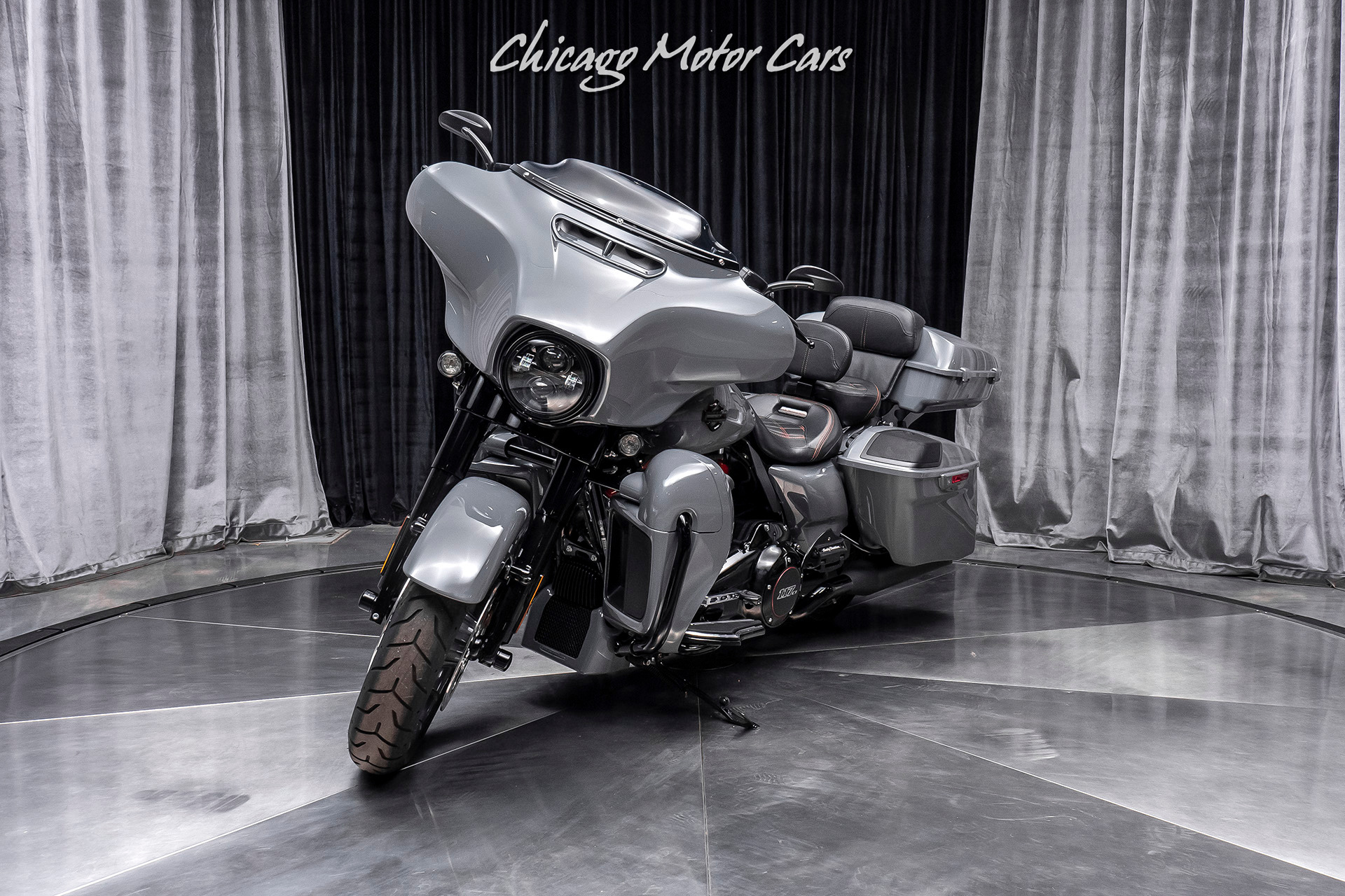 Used-2018-Harley-Davidson-FLHXSE-CVO-Street-Glide-10k-in-Upgrades