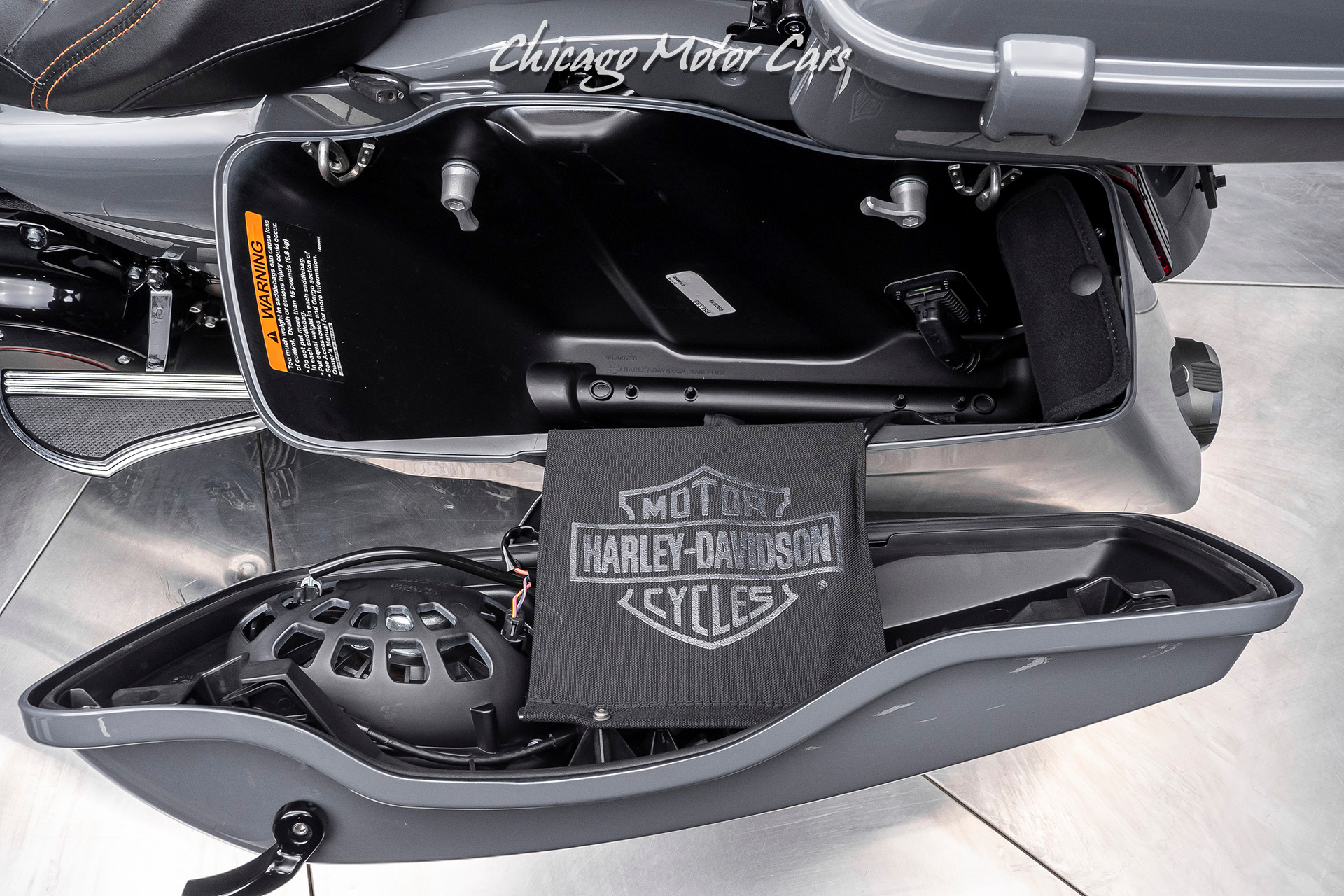 Used-2018-Harley-Davidson-FLHXSE-CVO-Street-Glide-10k-in-Upgrades